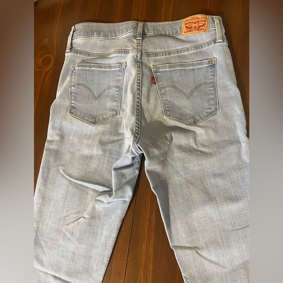 Light wash size 28 levi’s - Picture 3 of 3